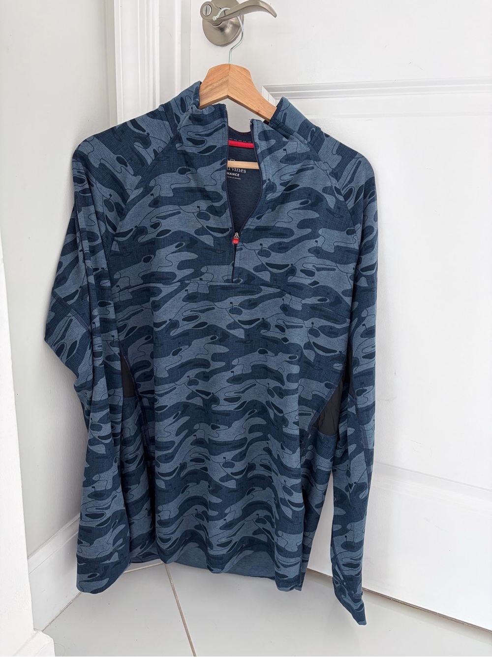 Vineyard Vines Men's Blue Camo Performance Quarter-Zip Jacket